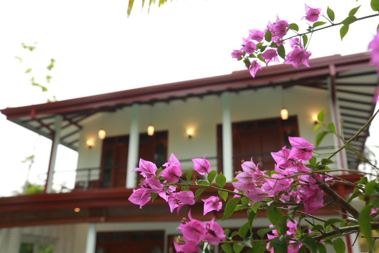 Villa A.Sms Induruwa Buitenkant foto