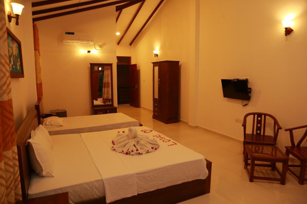 Villa A.Sms Induruwa Buitenkant foto