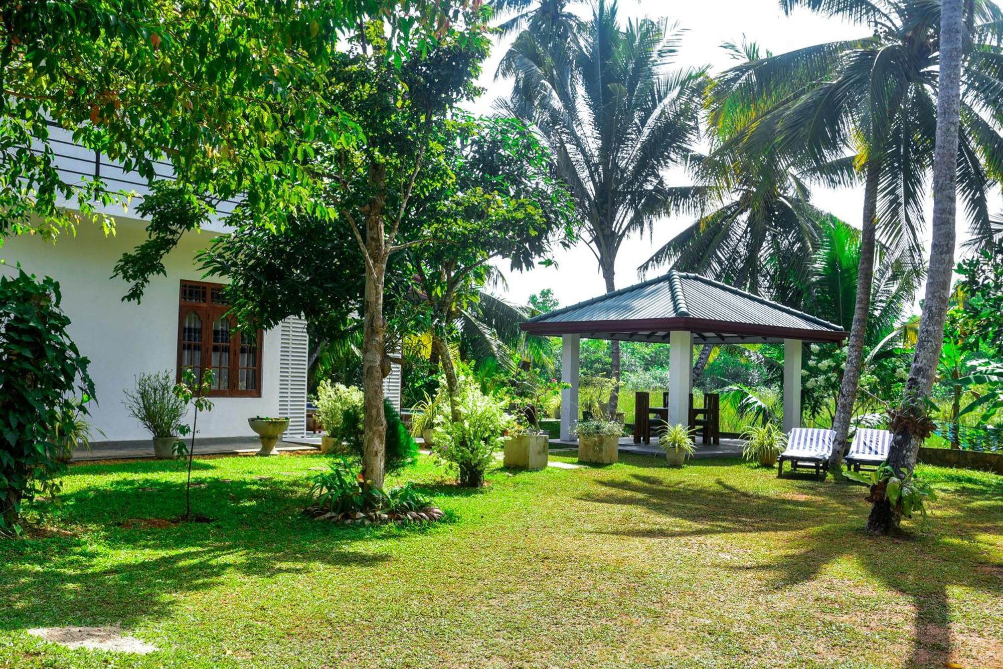 Villa A.Sms Induruwa Buitenkant foto